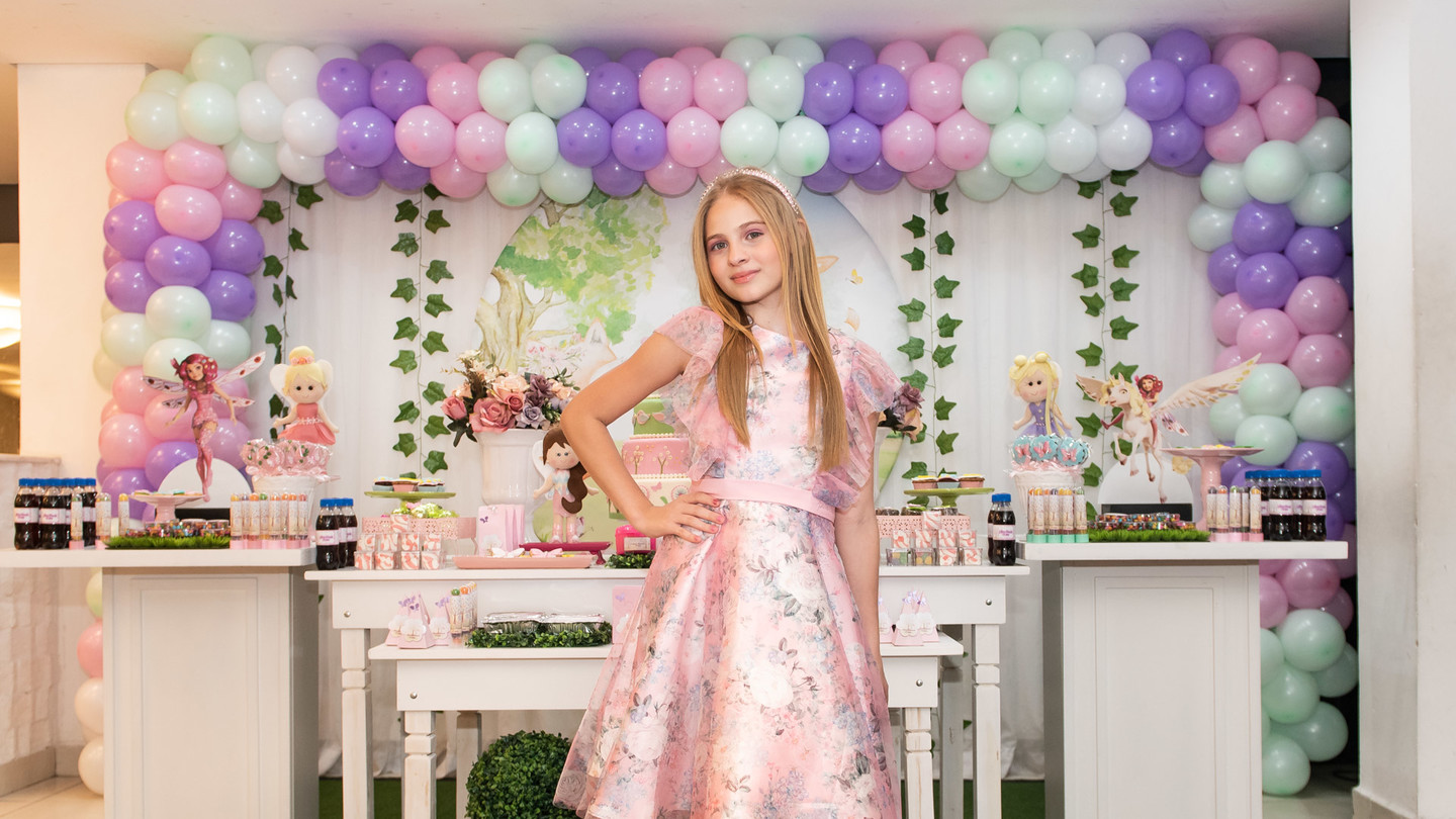 Menina de 12 anos ganha festa de aniversário e dia de princesa de